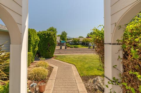 644 Benjamin Way, Phoenix, OR 97535 photo 40
