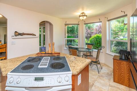 644 Benjamin Way, Phoenix, OR 97535 photo 25