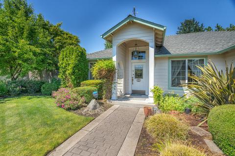 644 Benjamin Way, Phoenix, OR 97535 photo 1