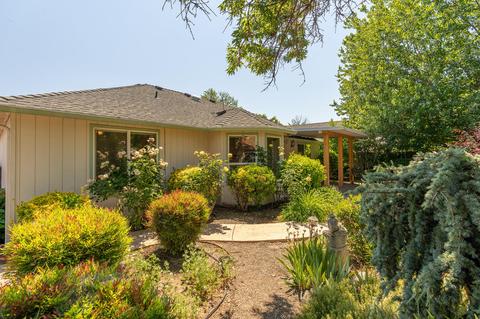 644 Benjamin Way, Phoenix, OR 97535 photo 9
