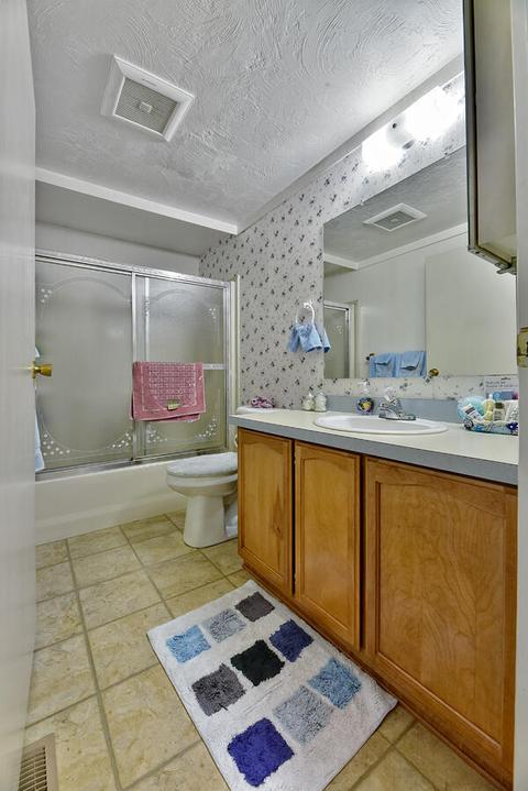 555 Freeman Rd UNIT 64, Central Point, OR 97502 photo 17