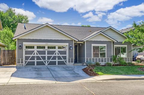 632 John Wayne Dr, Central Point, OR 97502 photo 3