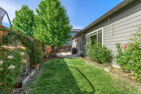632 John Wayne Dr, Central Point, OR 97502 photo 4