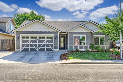 632 John Wayne Dr, Central Point, OR 97502 photo 1