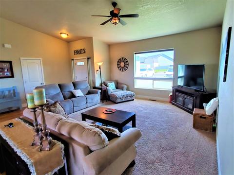 625 E A St, Culver, OR 97734 photo 4