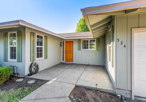 534 E Archwood Dr, Eagle Point, OR 97524 photo 3