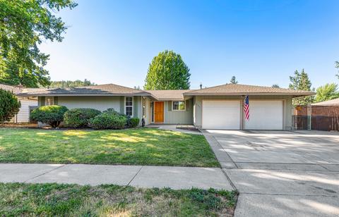 534 E Archwood Dr, Eagle Point, OR 97524 photo 1