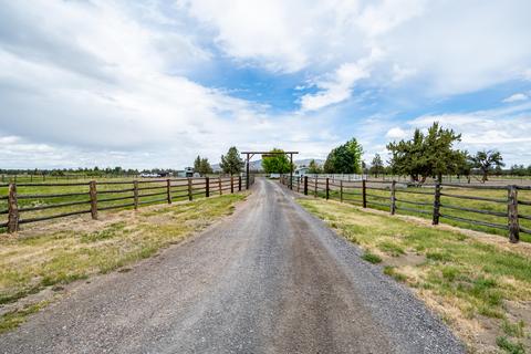 63520 Johnson Ranch Rd, Bend, OR 97701 photo 2