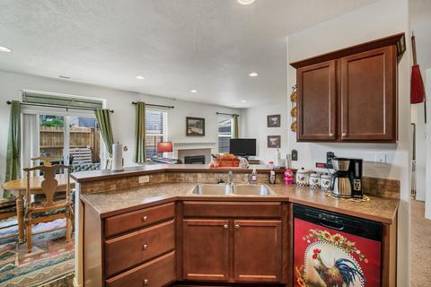 61465 Lucia St, Bend, OR 97702 photo 17