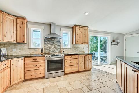 20975 Hicrest Pl, Bend, OR 97703 photo 11