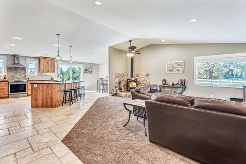 20975 Hicrest Pl, Bend, OR 97703 photo 4