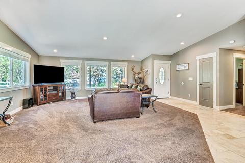 20975 Hicrest Pl, Bend, OR 97703 photo 5