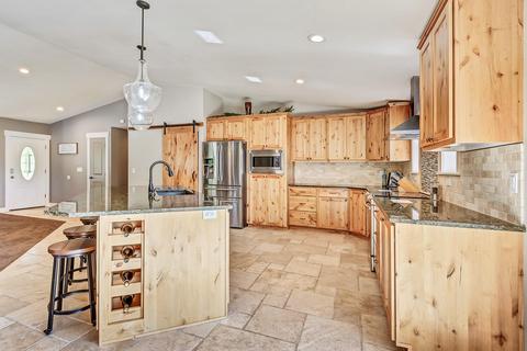 20975 Hicrest Pl, Bend, OR 97703 photo 10