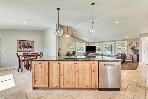 20975 Hicrest Pl, Bend, OR 97703 photo 12