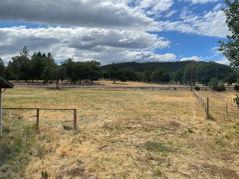 11740 Meadows Rd, Central Point, OR 97502 photo 5