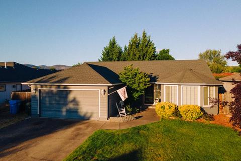 338 Candis Dr, Eagle Point, OR 97524 photo 1