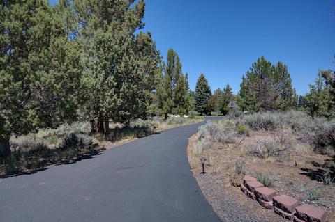 22052 Banff Dr, Bend, OR 97702 photo 29