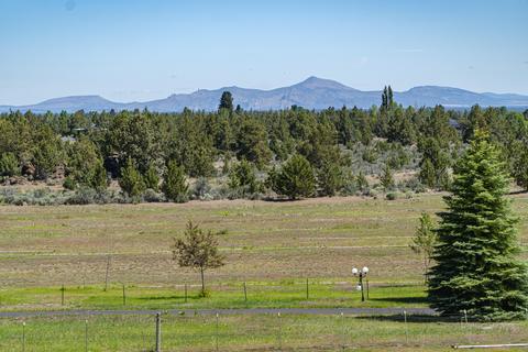 21897 Obsidian Ave, Bend, OR 97702 photo 2
