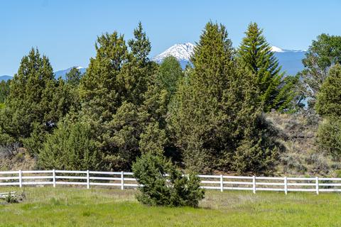 21897 Obsidian Ave, Bend, OR 97702 photo 3