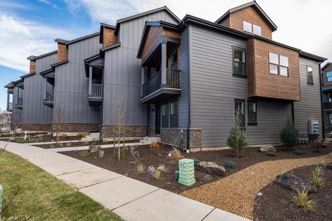20563 Gloucester Ln, Bend, OR 97701 photo 2