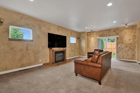 63316 Kalamata Loop, Bend, OR 97701 photo 9