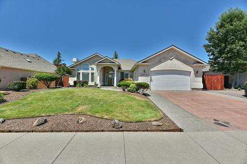 1073 Coral Rdg, Eagle Point, OR 97524 photo 1