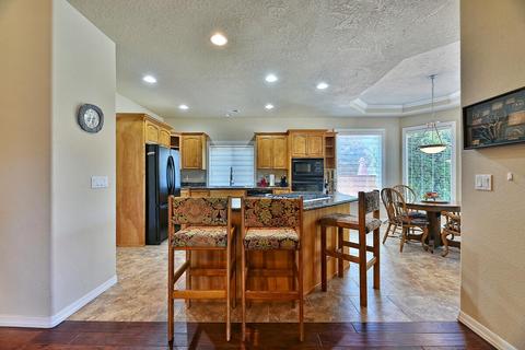 1073 Coral Rdg, Eagle Point, OR 97524 photo 8