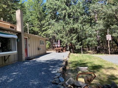 673 Marcy Loop Rd, Grants Pass, OR 97527 photo 3