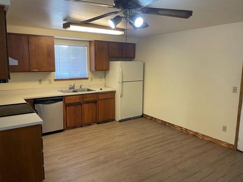 504 W Fifth St, Phoenix, OR 97535 photo 2