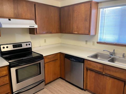 504 W Fifth St, Phoenix, OR 97535 photo 3