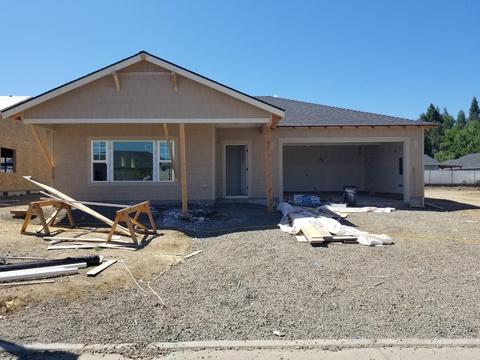 435 Cheney Loop, Central Point, OR 97502 photo 1