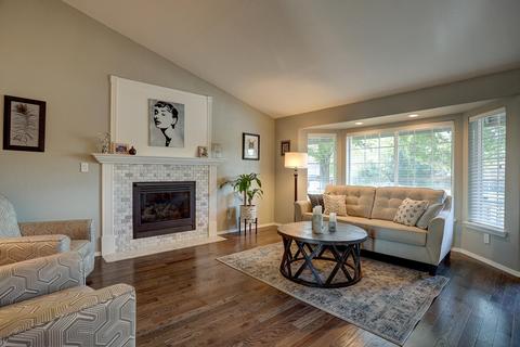 1086 NE Locksley Dr, Bend, OR 97701 photo 3