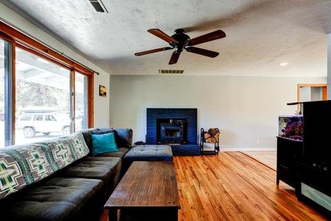 1222 NE Burnside Ave, Bend, OR 97701 photo 3