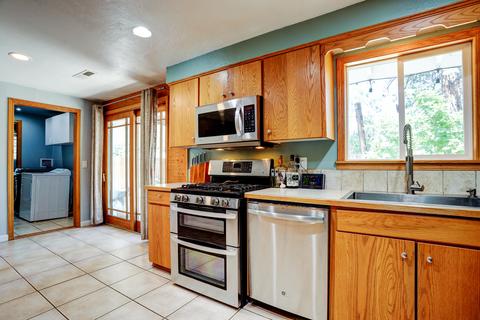 1222 NE Burnside Ave, Bend, OR 97701 photo 8
