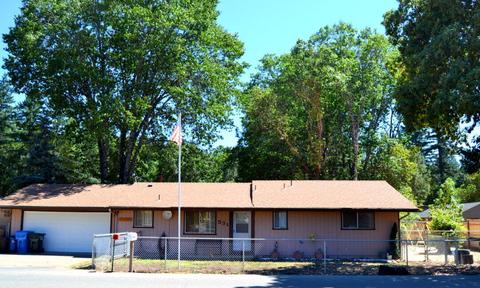 531 W River St, Cave Junction, OR 97523 photo 1