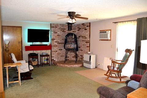 531 W River St, Cave Junction, OR 97523 photo 3
