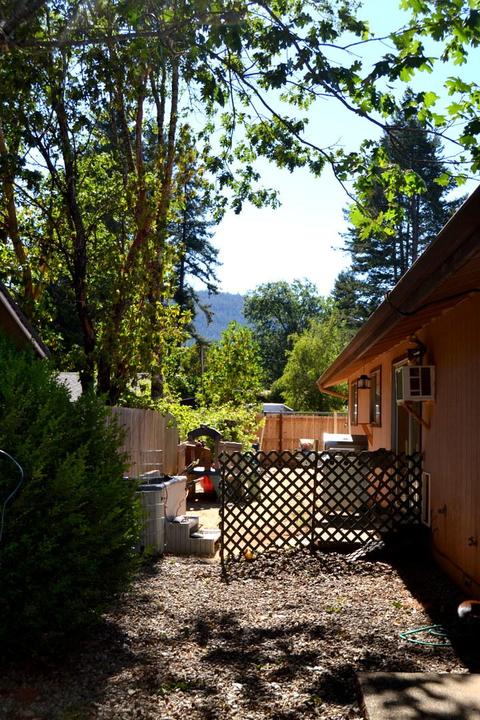 531 W River St, Cave Junction, OR 97523 photo 23