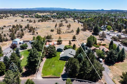 21421 Keyte Ln, Bend, OR 97701 photo 2