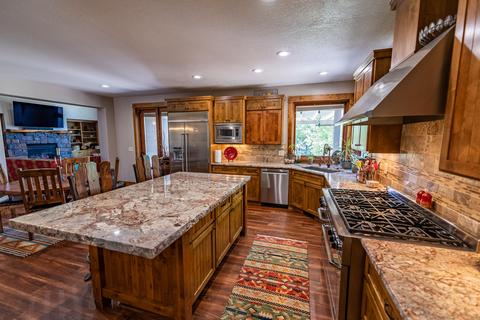 63545 Overtree Rd, Bend, OR 97701 photo 10