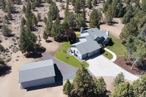 23308 Chisholm Trl, Bend, OR 97702 photo 2