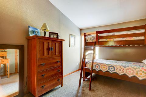 60892 Ridge Dr, Bend, OR 97702 photo 16