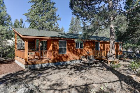 60892 Ridge Dr, Bend, OR 97702 photo 2