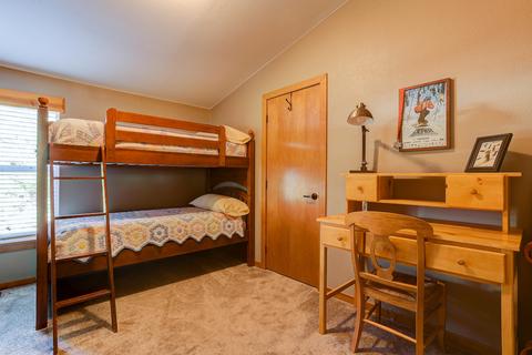 60892 Ridge Dr, Bend, OR 97702 photo 15