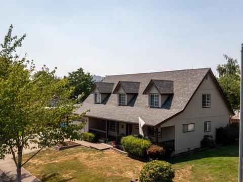 626 Crystal Dr, Eagle Point, OR 97524 photo 1