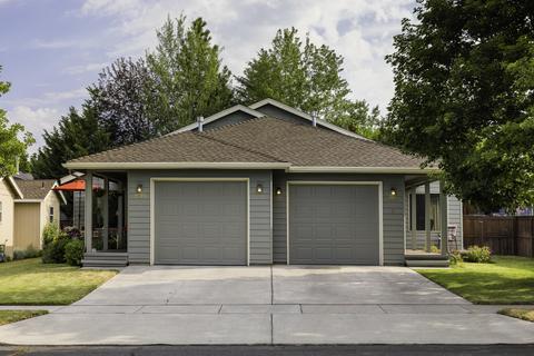 2964 NE Stanton Ave, Bend, OR 97701 photo 1