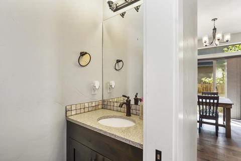 2250 NE Jackson Ave, Bend, OR 97701 photo 14