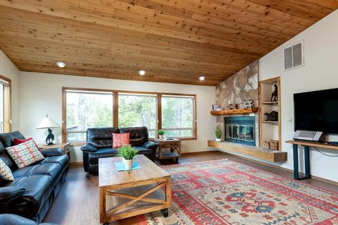 17660 Rogue Ln, Sunriver, OR 97707 photo 2