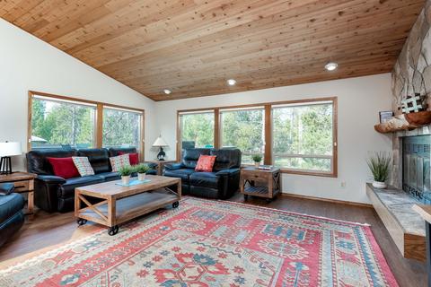 17660 Rogue Ln, Sunriver, OR 97707 photo 3