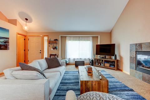 20660 Overton Pl, Bend, OR 97701 photo 3