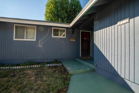 913 Freeman Rd, Central Point, OR 97502 photo 2